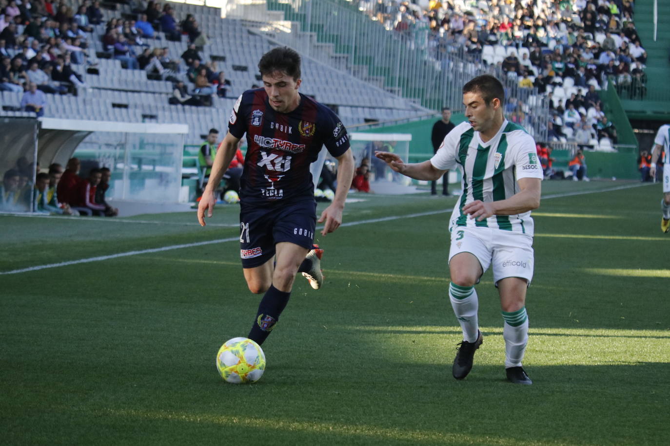 Fotos: El Yeclano pisa el freno en Córdoba