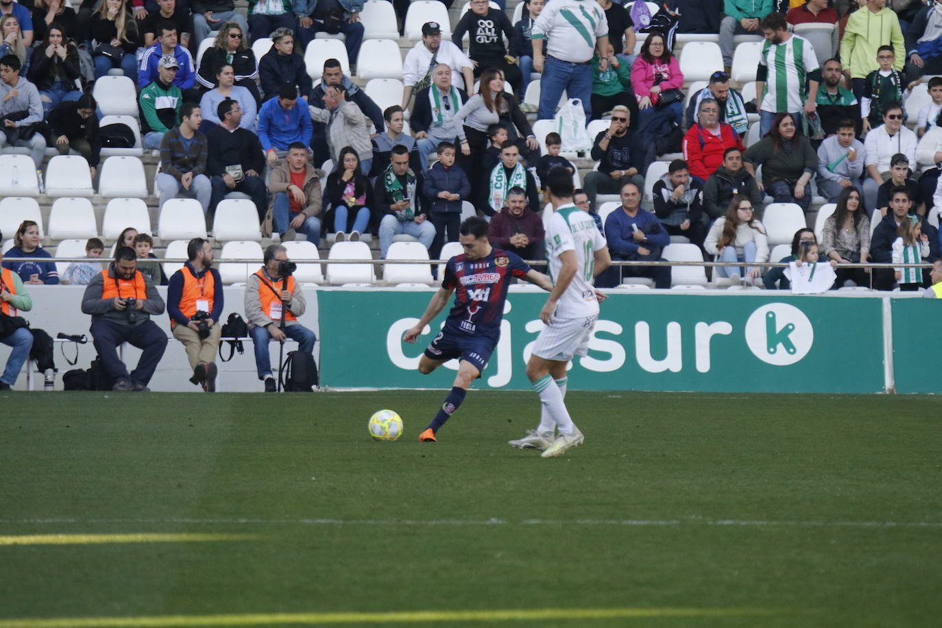 Fotos: El Yeclano pisa el freno en Córdoba