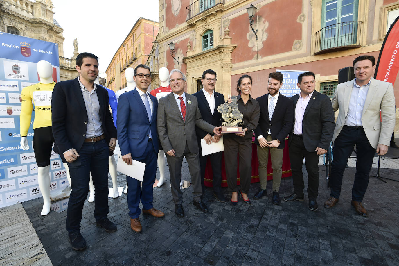 Fotos: Los Alcázares, la Basílica de la Vera Cruz y Santomera se estrenan en la Vuelta Ciclista a la Región