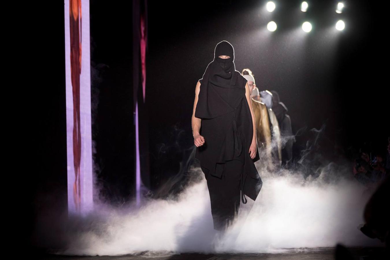 El diseñador germano-persa Boris Bidjan Saberi se despide de las pasarelas en la 080 Barcelona Fashion Week.