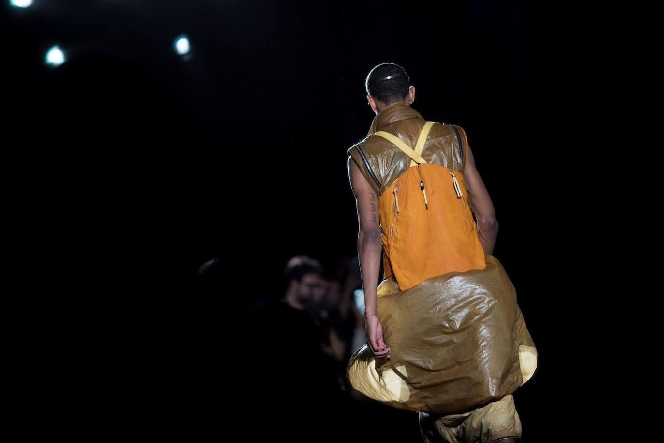 El diseñador germano-persa Boris Bidjan Saberi se despide de las pasarelas en la 080 Barcelona Fashion Week.