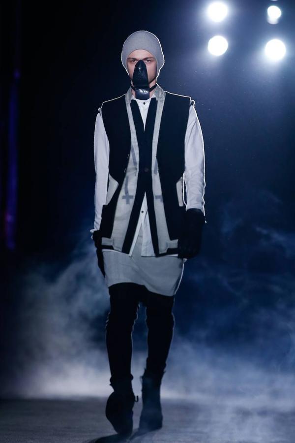 El diseñador germano-persa Boris Bidjan Saberi se despide de las pasarelas en la 080 Barcelona Fashion Week.