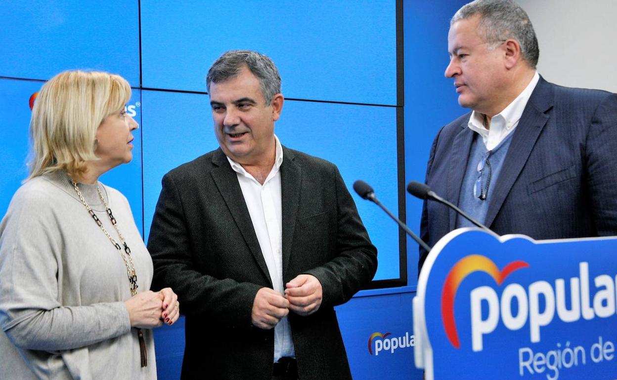Los senadores Violante Tomás, Francisco Bernabé y Juan María Vázquez.