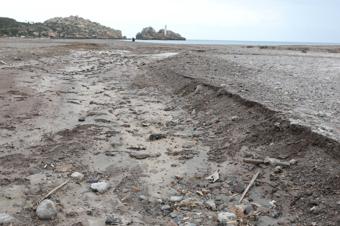 Fotos: Operación &#039;draga y pintura&#039; en las playas de la Región