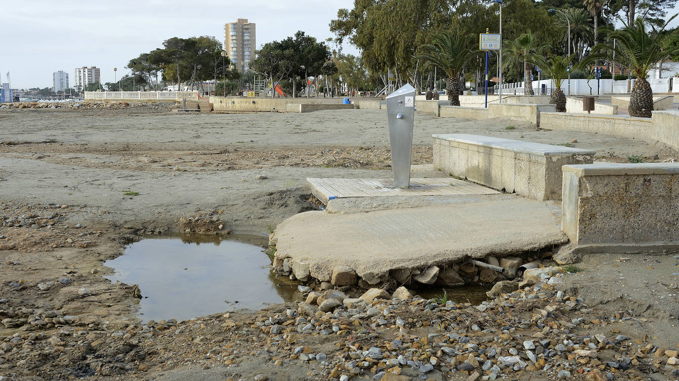 Fotos: Operación &#039;draga y pintura&#039; en las playas de la Región