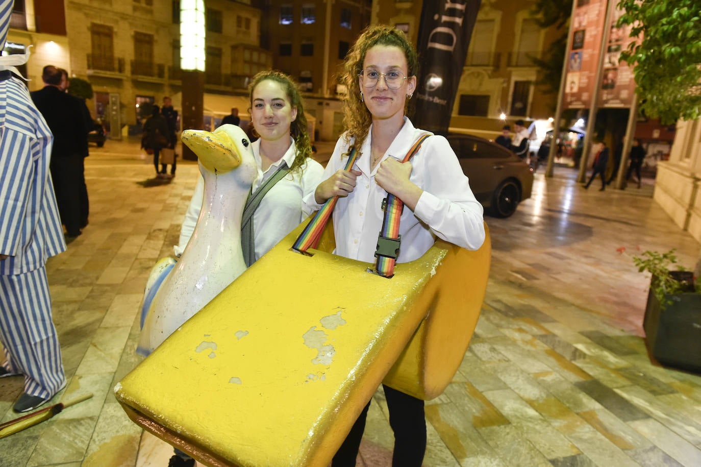 Fotos: El Romea recrea el Entierro de la Sardina para festejar los 170 años del desfile