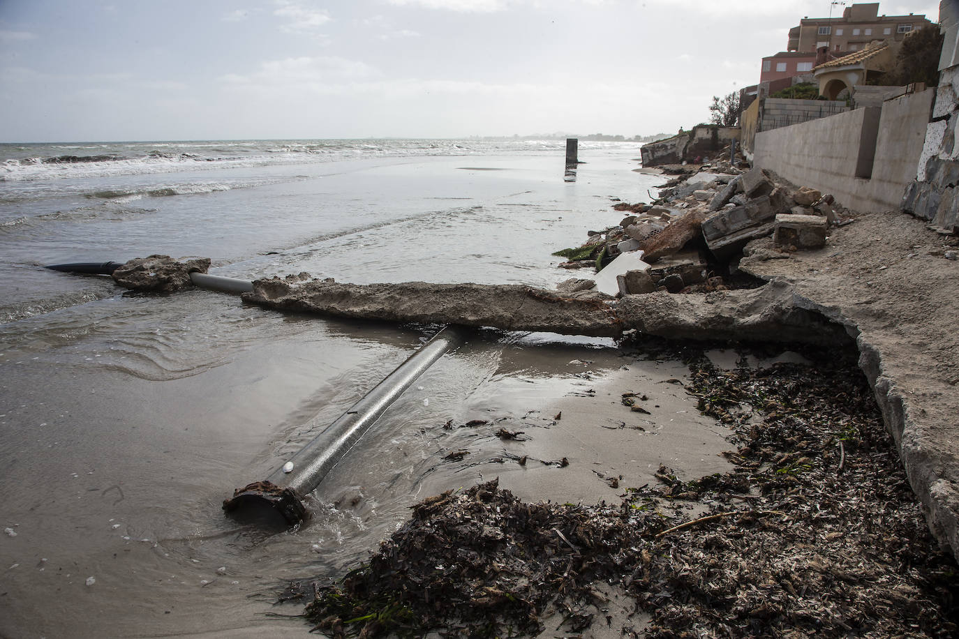 Fotos: Operación &#039;draga y pintura&#039; en las playas de la Región