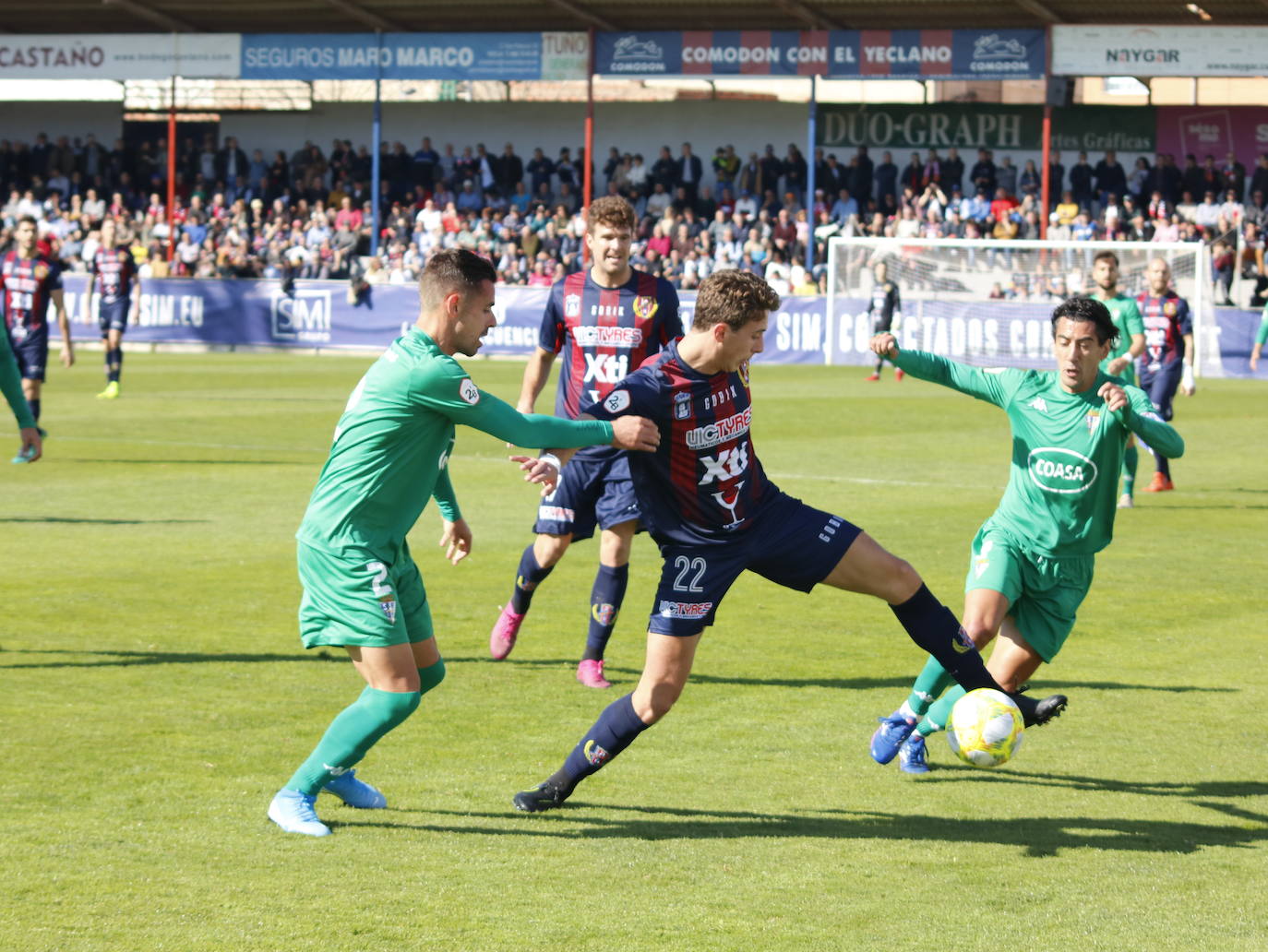 Fotos: Dura derrota del Yeclano ante el San Fernando (0-5)