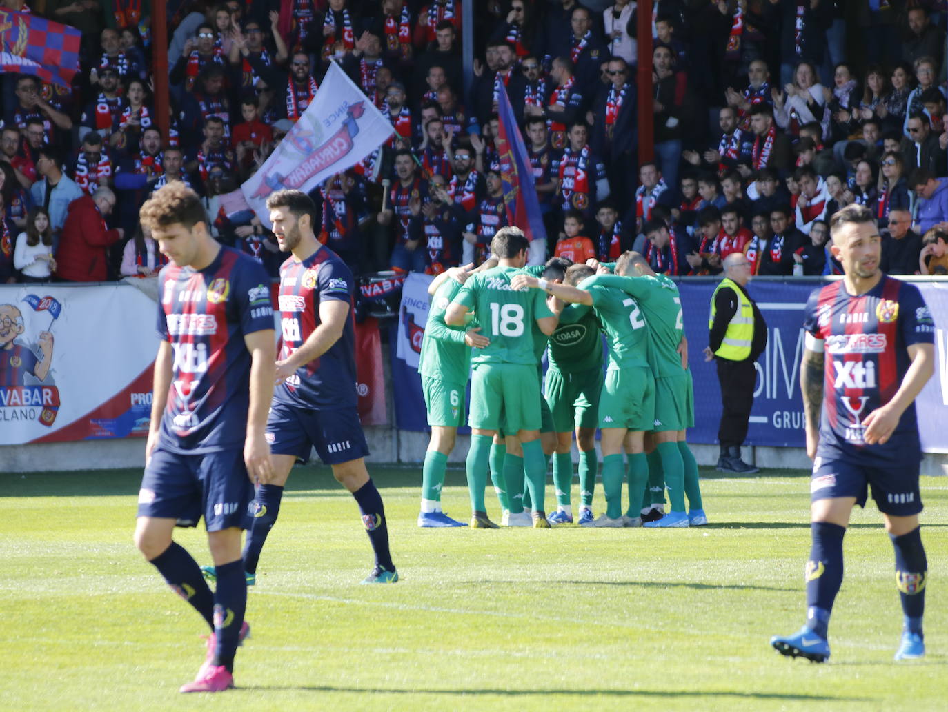 Fotos: Dura derrota del Yeclano ante el San Fernando (0-5)