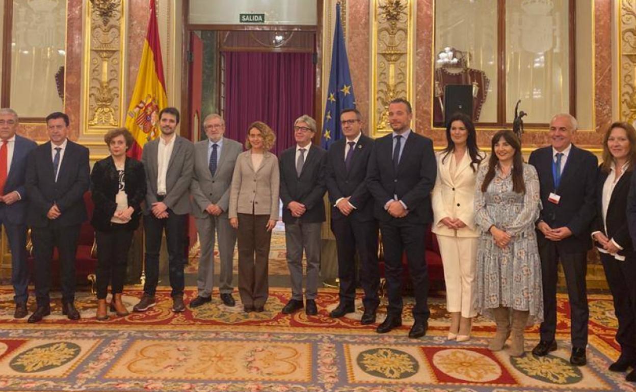 Delegación de la Asamblea Regional recibida por Meritxell Batet, presidenta del Congreso de los Diputados, este martes.