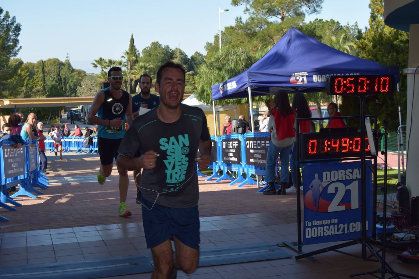 El corredor del Trail Santomera completa los 26 kilómetros en un tiempo de 1:55:05, por la marca de 2:15:15 para la deportista del Automenor Running Team