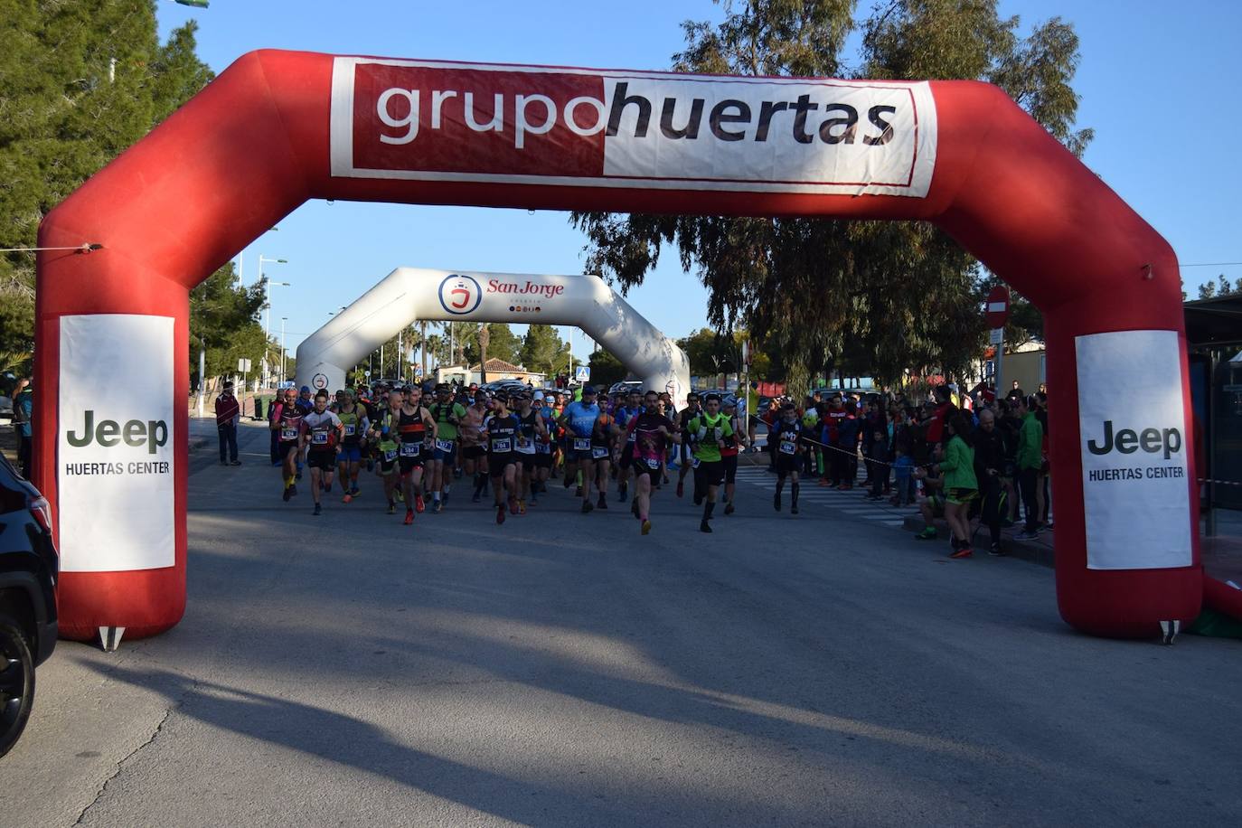 El corredor del Trail Santomera completa los 26 kilómetros en un tiempo de 1:55:05, por la marca de 2:15:15 para la deportista del Automenor Running Team