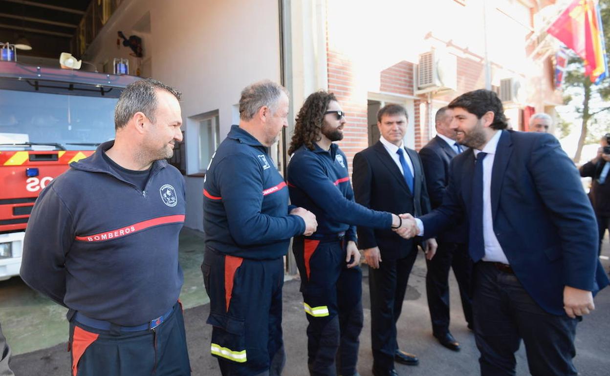Inauguración del parque de bomberos de Alhama, este viernes.