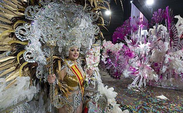 Cristina Guillamón, de la comparsa Aradia, Reina del Carnaval de Cartagena 2020.