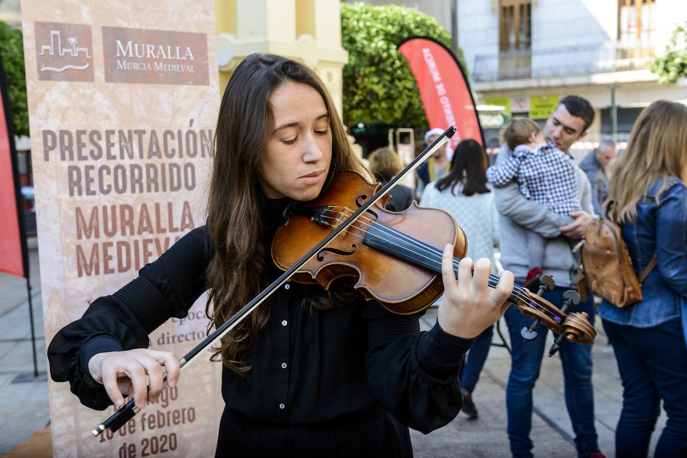Fotos: Vecinos y turistas disfrutan del nuevo itinerario de la muralla de Murcia