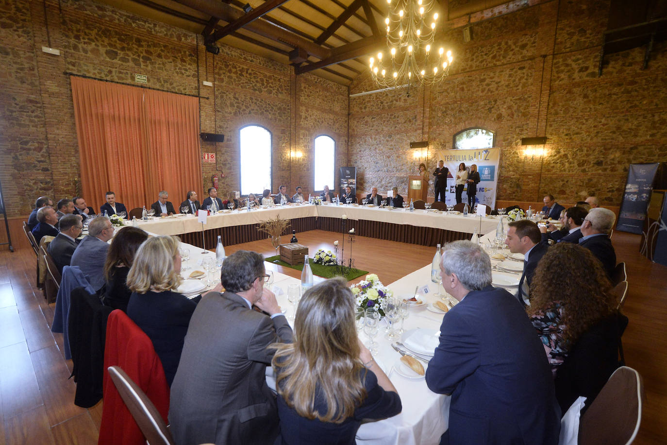 Fotos: La escritora María Dueñas participa en la &#039;Tertulia La Luz&#039;