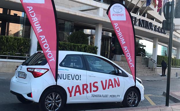 El Yaris Van cuenta con etiqueta ECO para hacer el reparto en la ciudad.