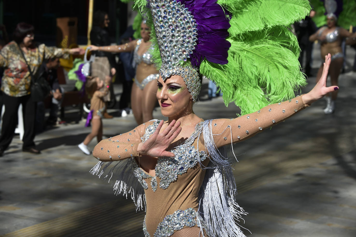 Por megafonía y entre canciones, invitaban a conocer sus fiestas, en especial el desfile de piñata del próximo domingo 1 de marzo.