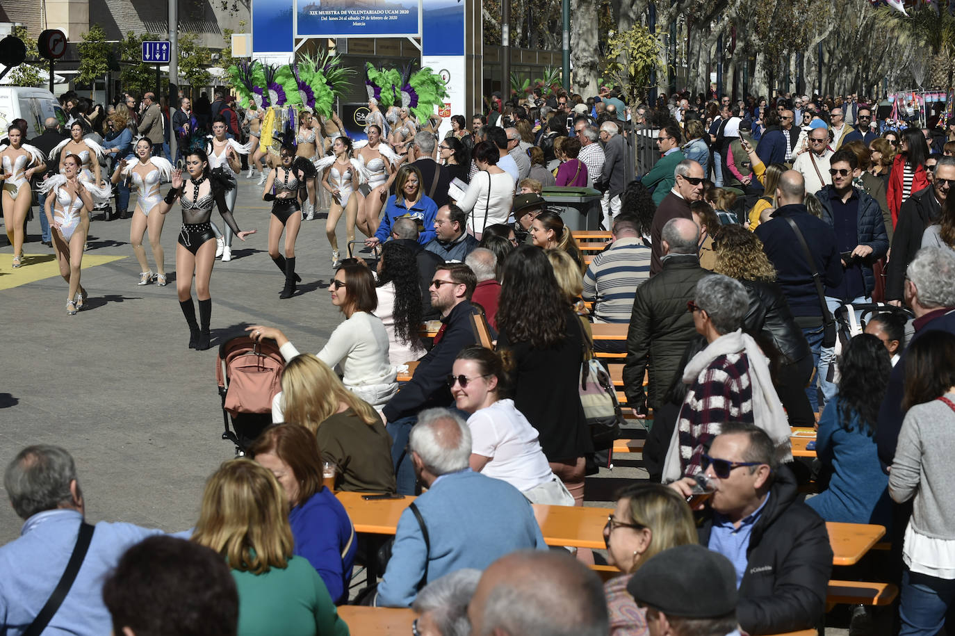 Por megafonía y entre canciones, invitaban a conocer sus fiestas, en especial el desfile de piñata del próximo domingo 1 de marzo.