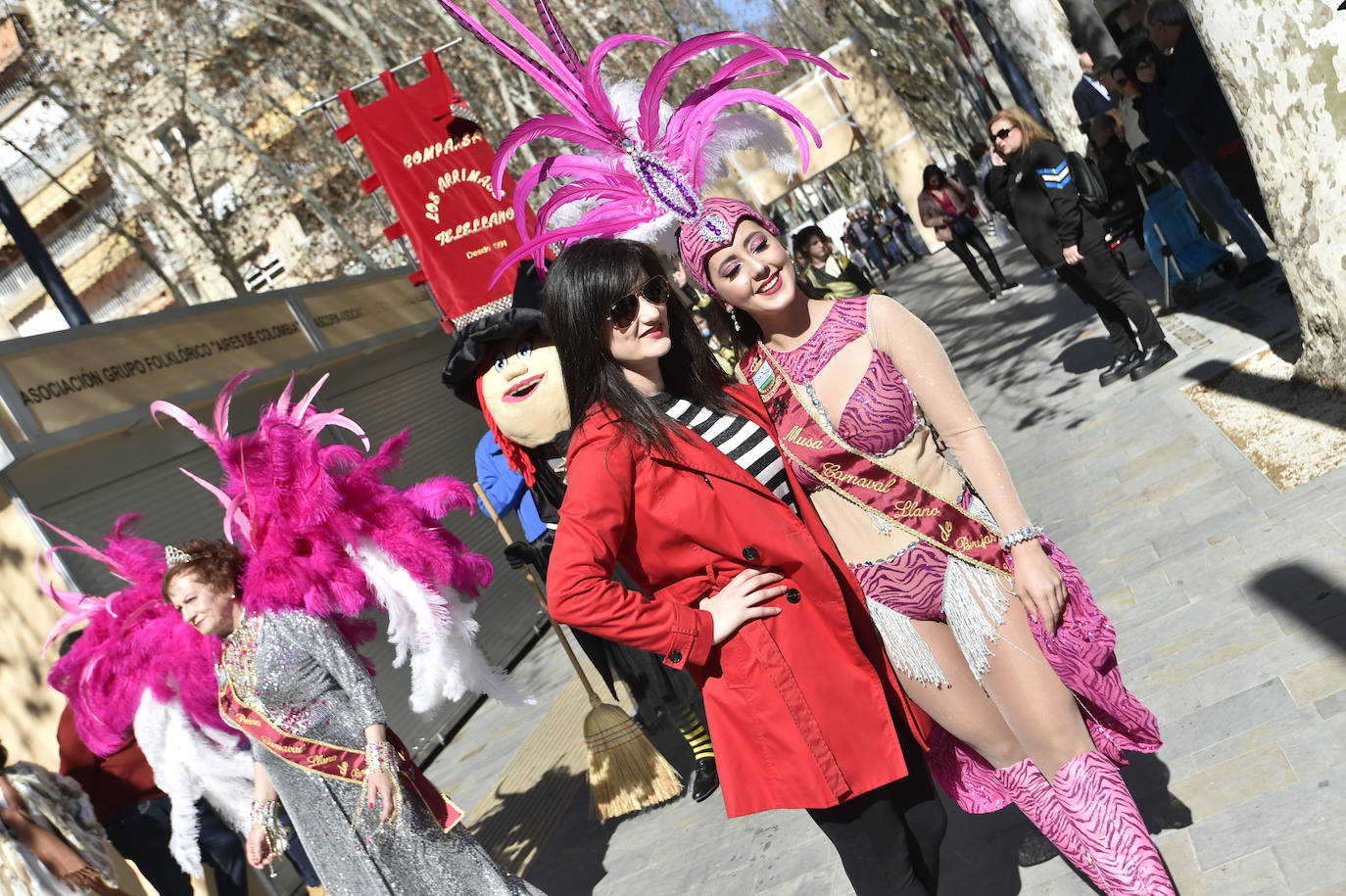 Por megafonía y entre canciones, invitaban a conocer sus fiestas, en especial el desfile de piñata del próximo domingo 1 de marzo.