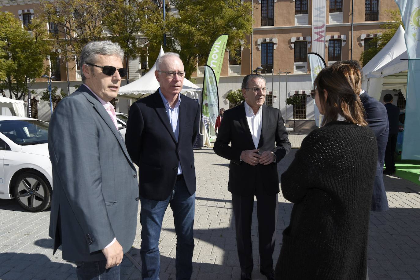 La jornada, que se celebra hoy en el Cuartel de Artillería desde las 11 a las 21 horas, dará a conocer los beneficios de los vehículos ECO para las personas y el medio ambiente.