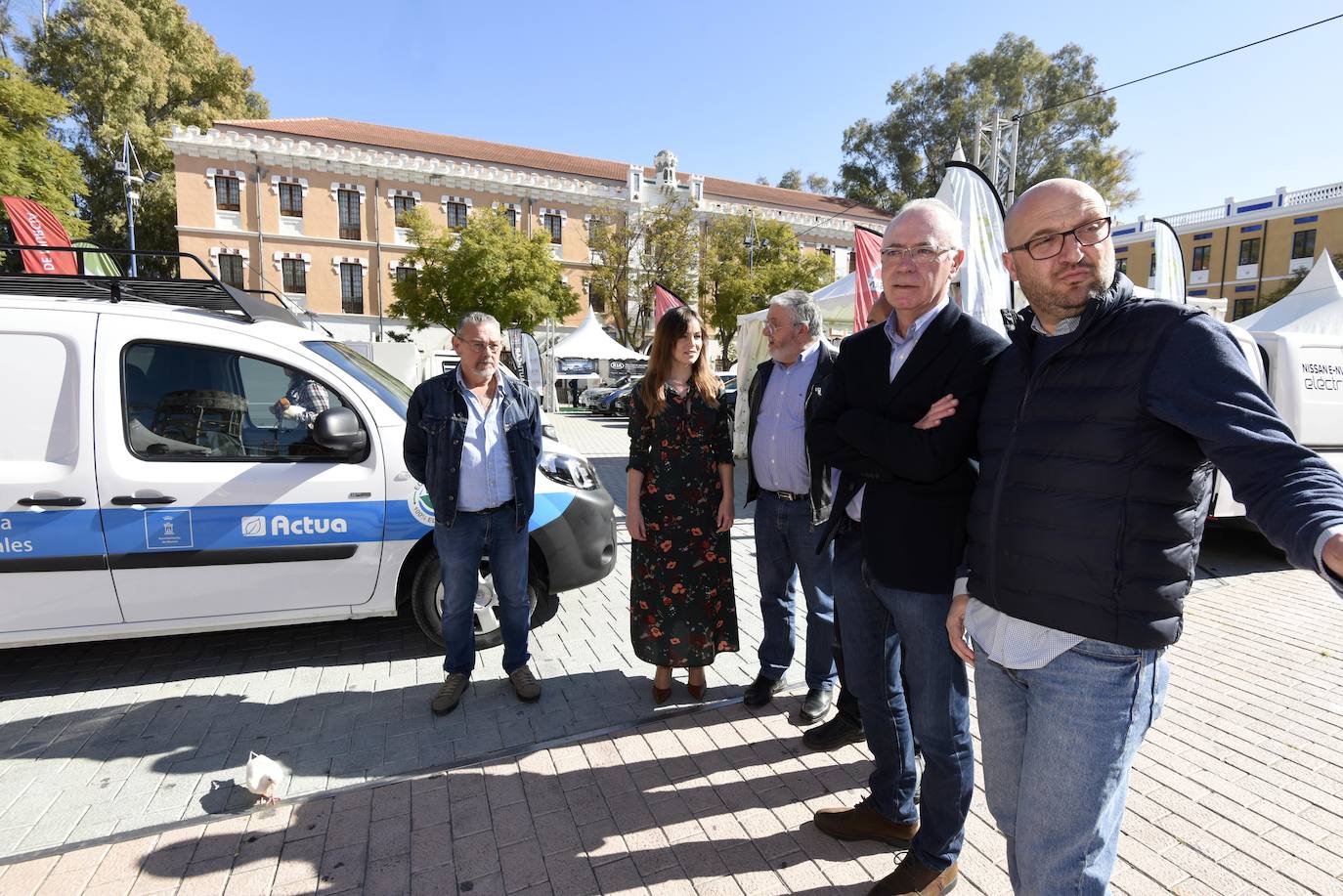 La jornada, que se celebra hoy en el Cuartel de Artillería desde las 11 a las 21 horas, dará a conocer los beneficios de los vehículos ECO para las personas y el medio ambiente.