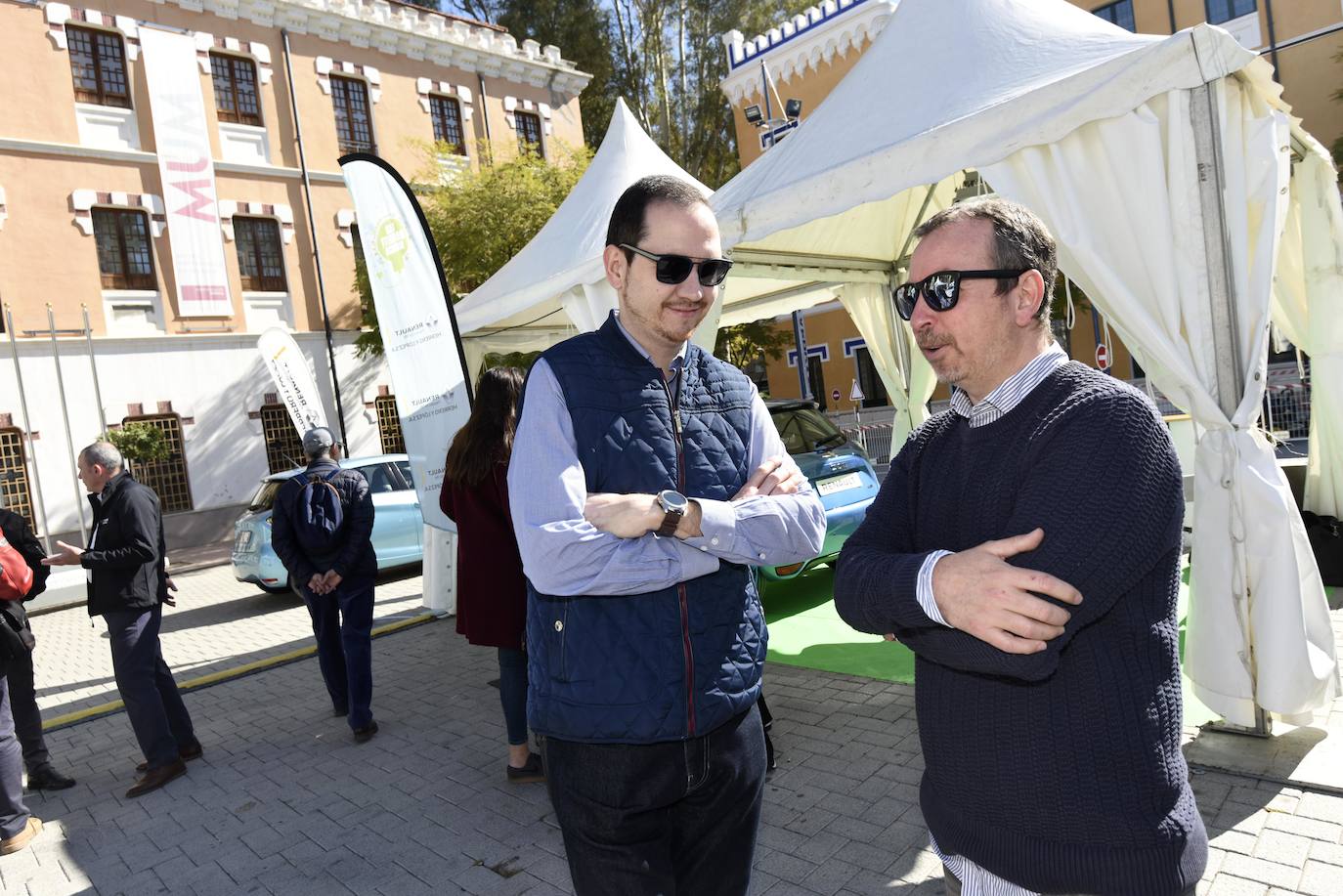 La jornada, que se celebra hoy en el Cuartel de Artillería desde las 11 a las 21 horas, dará a conocer los beneficios de los vehículos ECO para las personas y el medio ambiente.