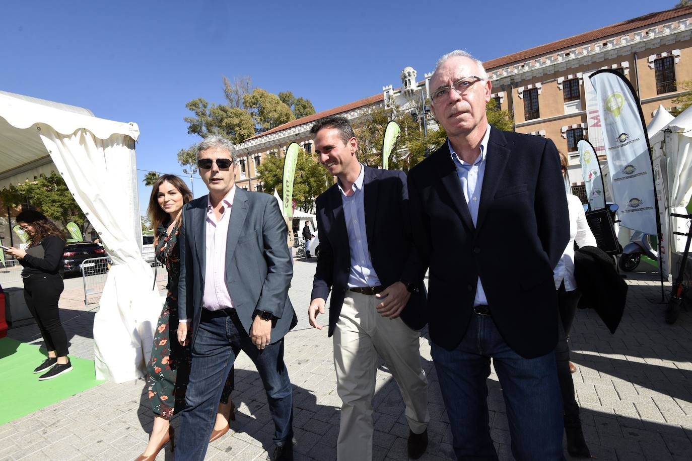 La jornada, que se celebra hoy en el Cuartel de Artillería desde las 11 a las 21 horas, dará a conocer los beneficios de los vehículos ECO para las personas y el medio ambiente.