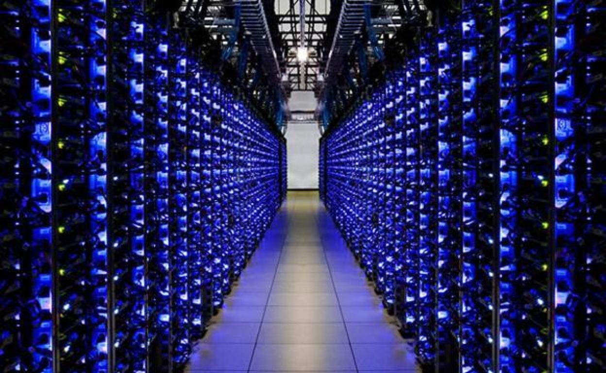 Una sala de servidores informáticos.