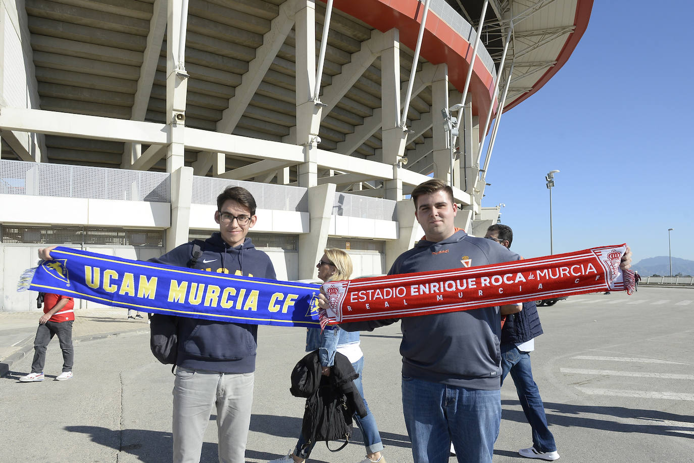 Fotos: Miles de aficionados aúpan el derbi murciano