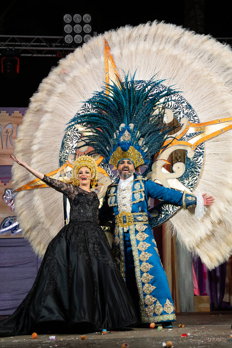 El actor Fernando Tejero se viste de juglar y relata en su pregón cómo habría sido su vida en Águilas: «Me perdí de chaval tener mis días de fútbol en El Rubial».