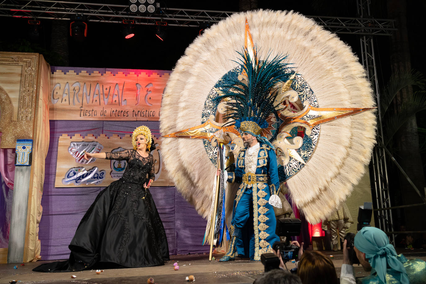 El actor Fernando Tejero se viste de juglar y relata en su pregón cómo habría sido su vida en Águilas: «Me perdí de chaval tener mis días de fútbol en El Rubial».