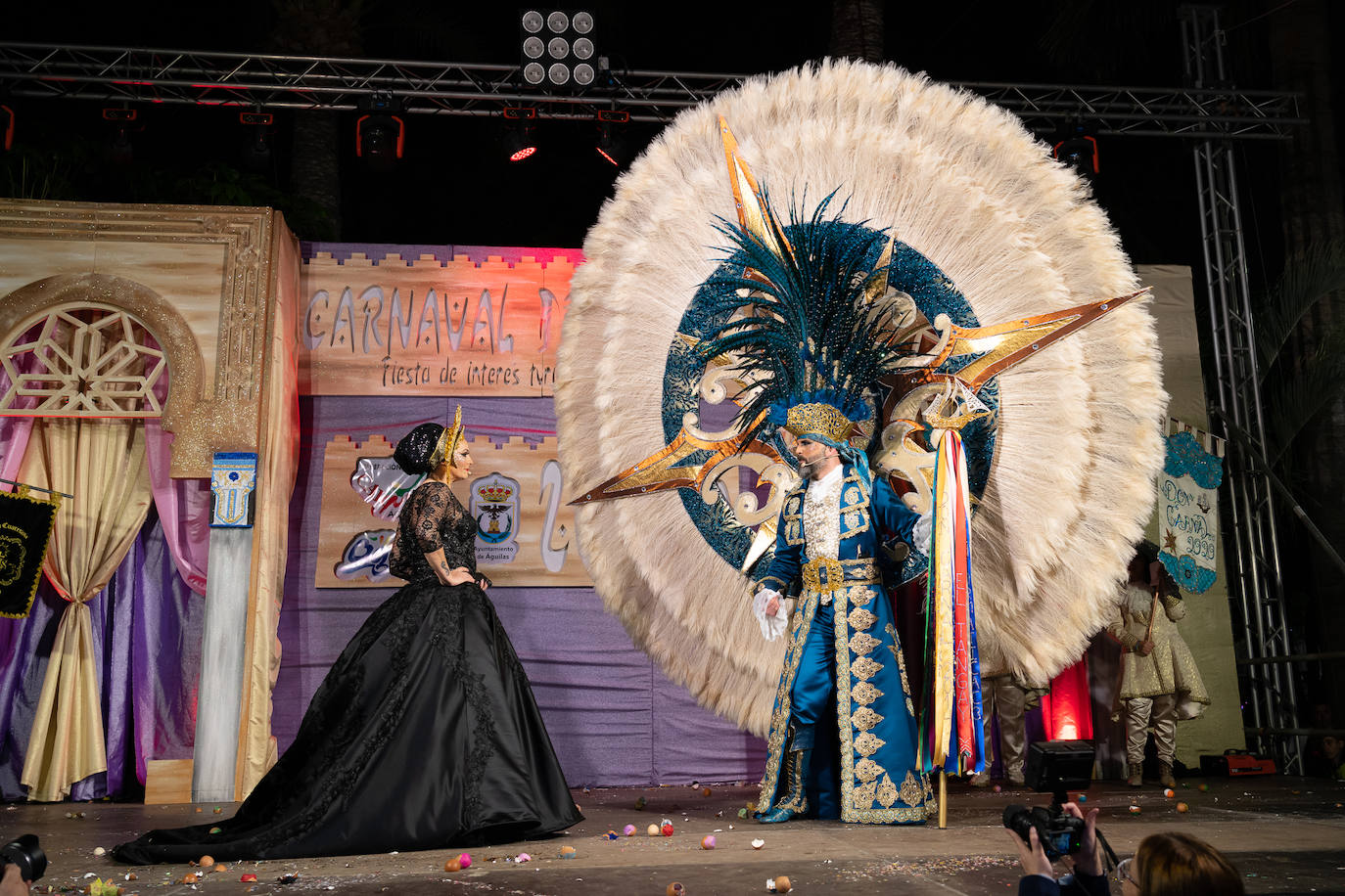 El actor Fernando Tejero se viste de juglar y relata en su pregón cómo habría sido su vida en Águilas: «Me perdí de chaval tener mis días de fútbol en El Rubial».