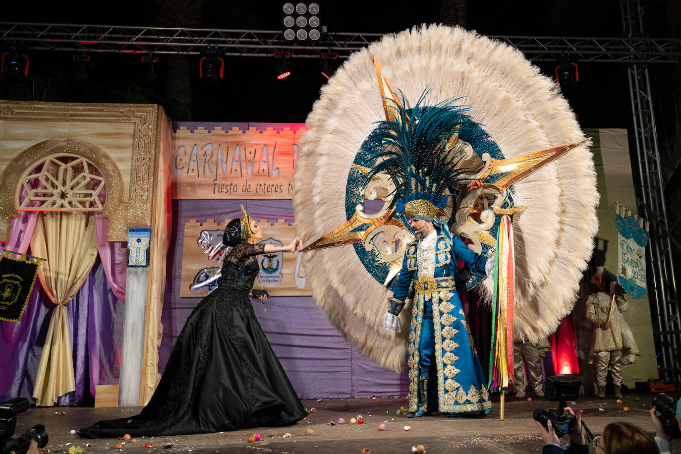 El actor Fernando Tejero se viste de juglar y relata en su pregón cómo habría sido su vida en Águilas: «Me perdí de chaval tener mis días de fútbol en El Rubial».