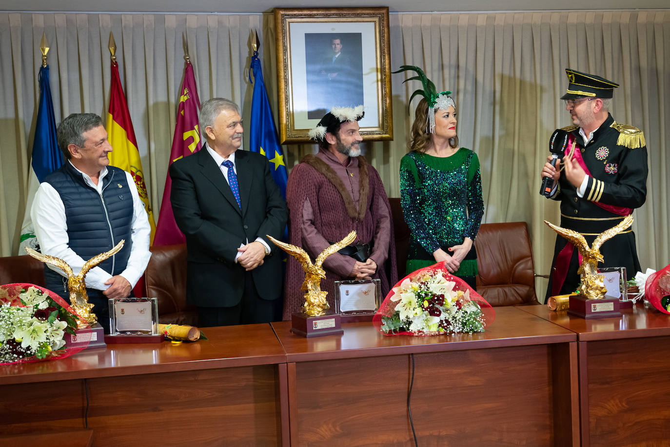 El actor Fernando Tejero se viste de juglar y relata en su pregón cómo habría sido su vida en Águilas: «Me perdí de chaval tener mis días de fútbol en El Rubial».