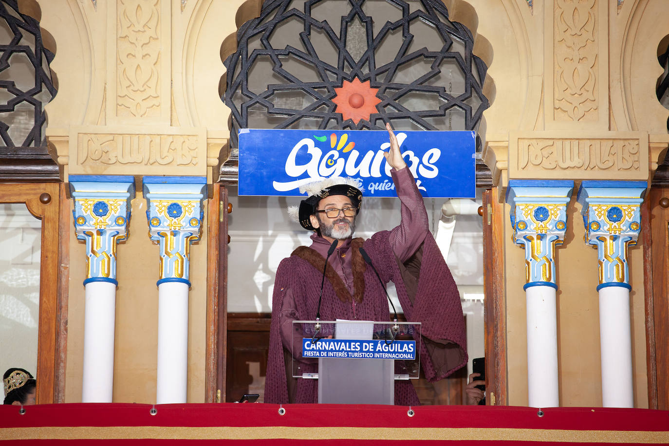 El actor Fernando Tejero se viste de juglar y relata en su pregón cómo habría sido su vida en Águilas: «Me perdí de chaval tener mis días de fútbol en El Rubial».