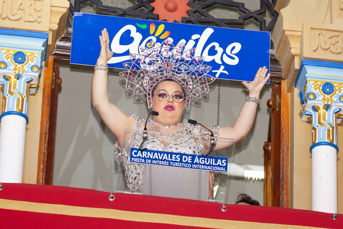 El actor Fernando Tejero se viste de juglar y relata en su pregón cómo habría sido su vida en Águilas: «Me perdí de chaval tener mis días de fútbol en El Rubial».