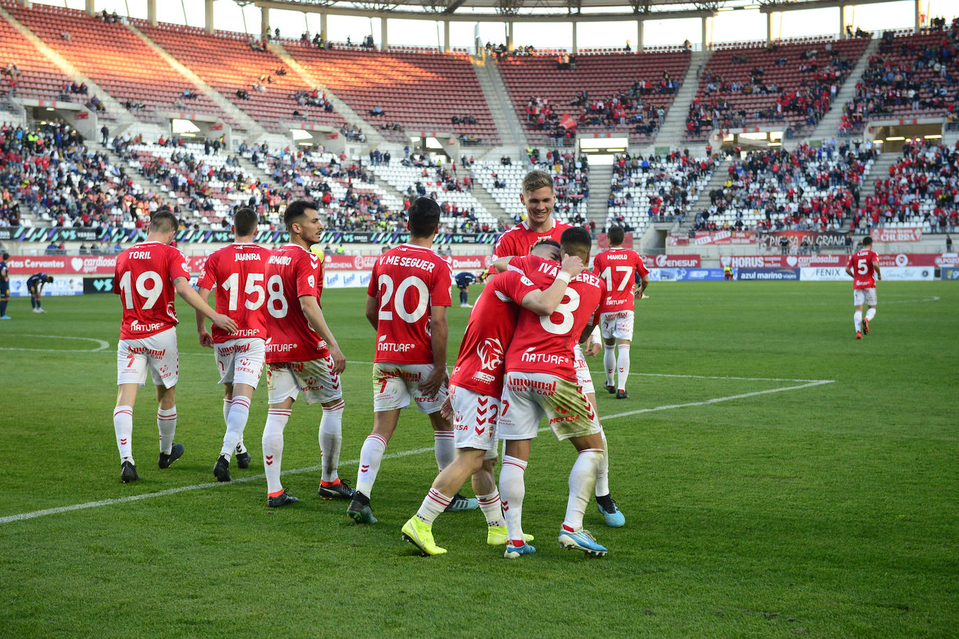 Fotos: El derbi de la capital solo fue de color grana