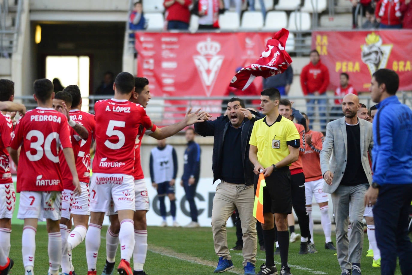 Fotos: El derbi de la capital solo fue de color grana