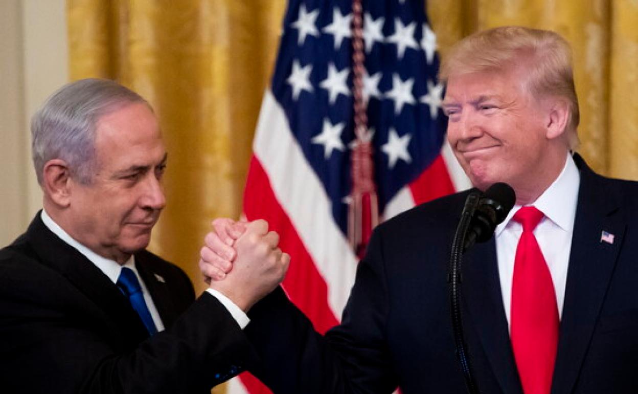 El primer ministro israelí, Benjamin Netanyahu, junto al presidente de EE UU, Donald Trump 