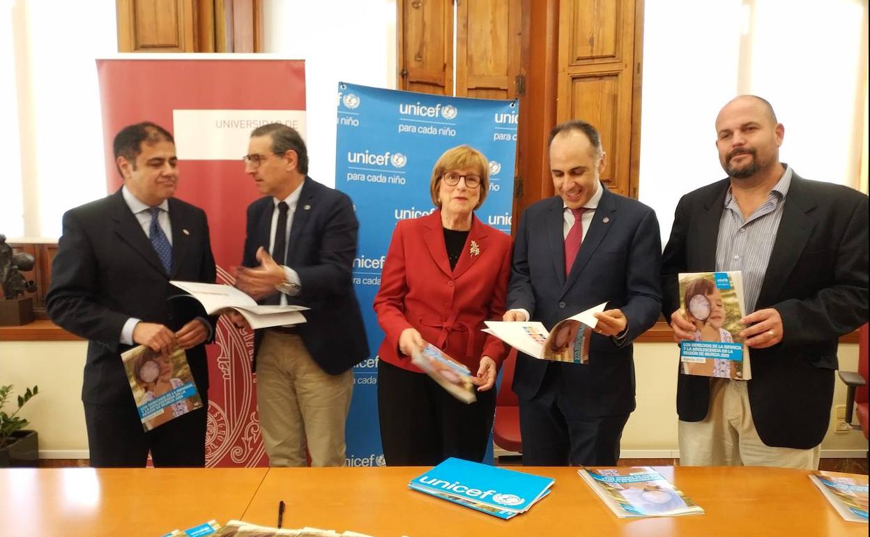 Presentación del informe 'Los derechos de la infancia y la adolescencia en la Región de Murcia' elaborado por Unicef Murcia con el apoyo de la Universidad de Murcia (UMU) y la Universidad Politécnica de Cartagena (UPCT).