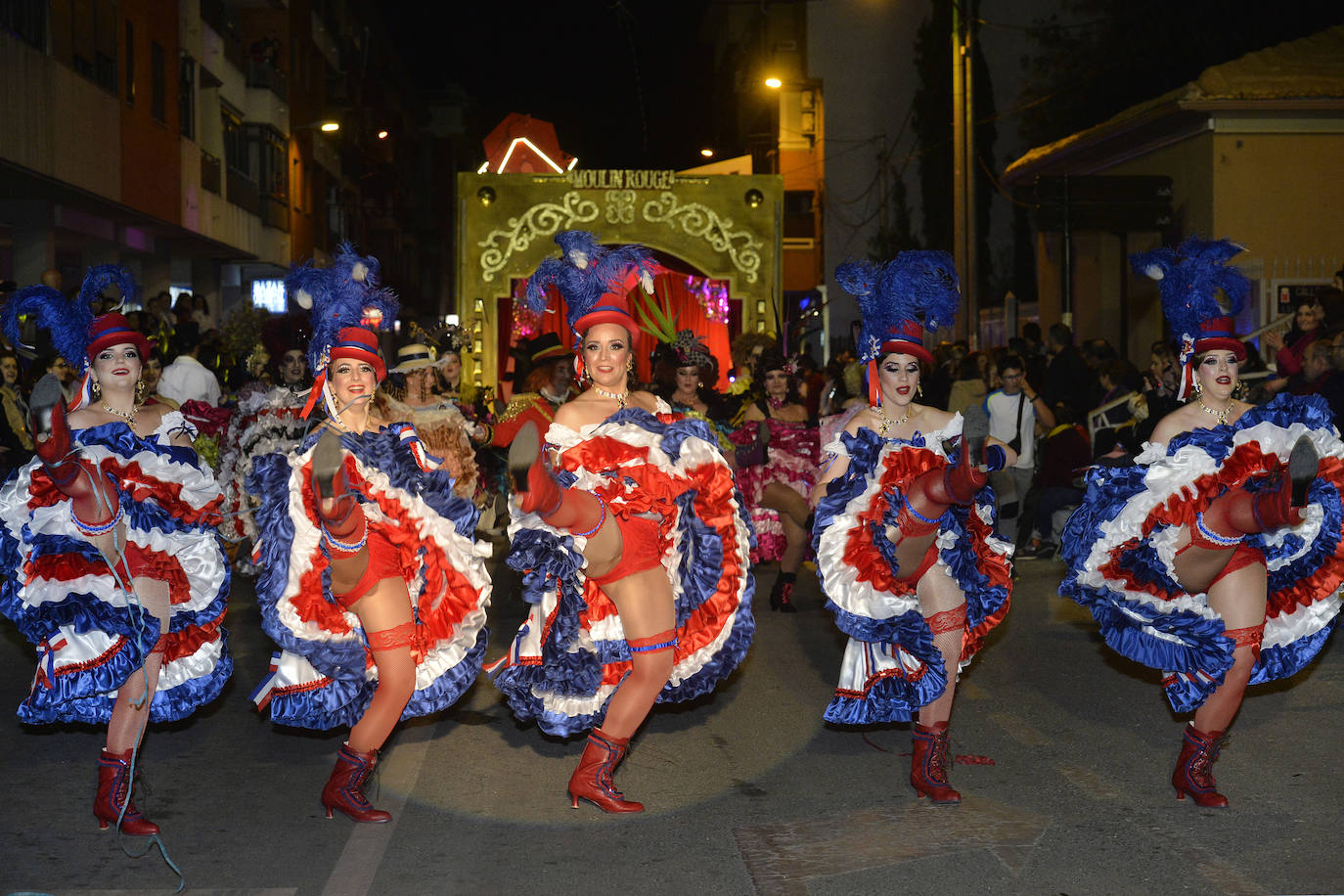 Fotos: Plumas, lentejuelas y sátira en el desfile más importante del Carnaval de Cabezo de Torres