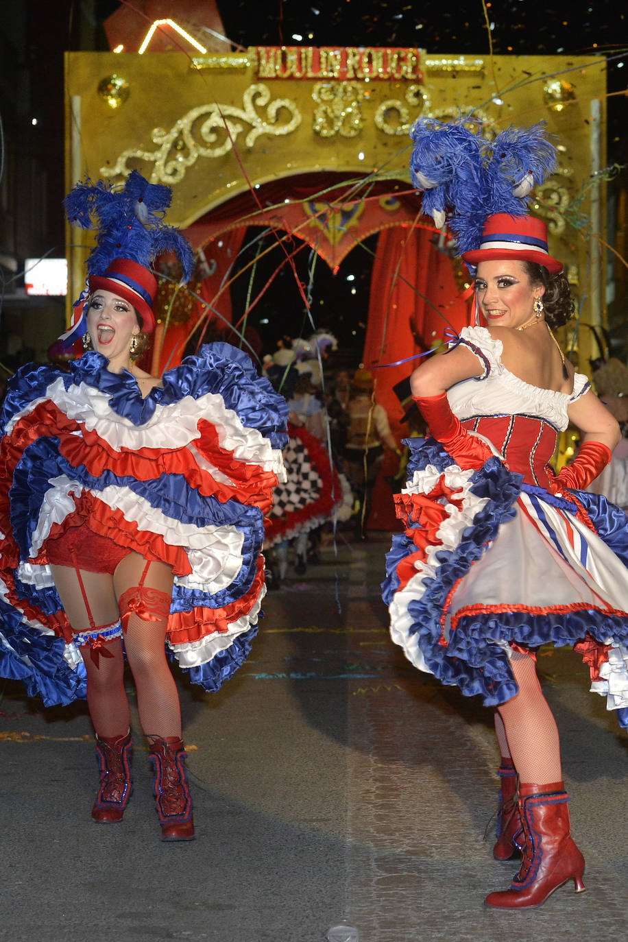 Fotos: Plumas, lentejuelas y sátira en el desfile más importante del Carnaval de Cabezo de Torres