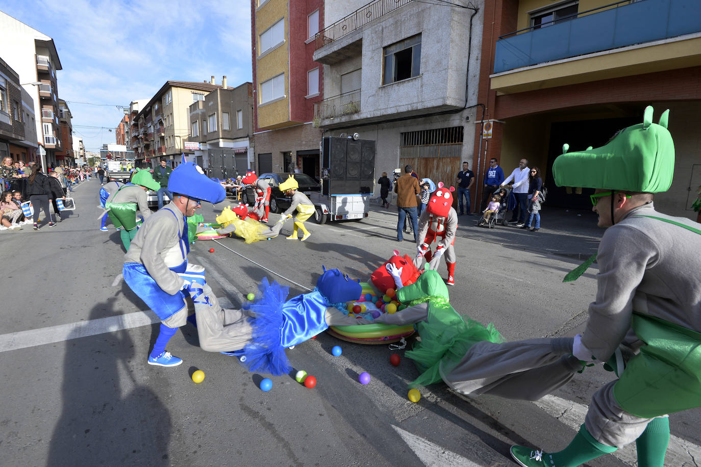 Fotos: Plumas, lentejuelas y sátira en el desfile más importante del Carnaval de Cabezo de Torres