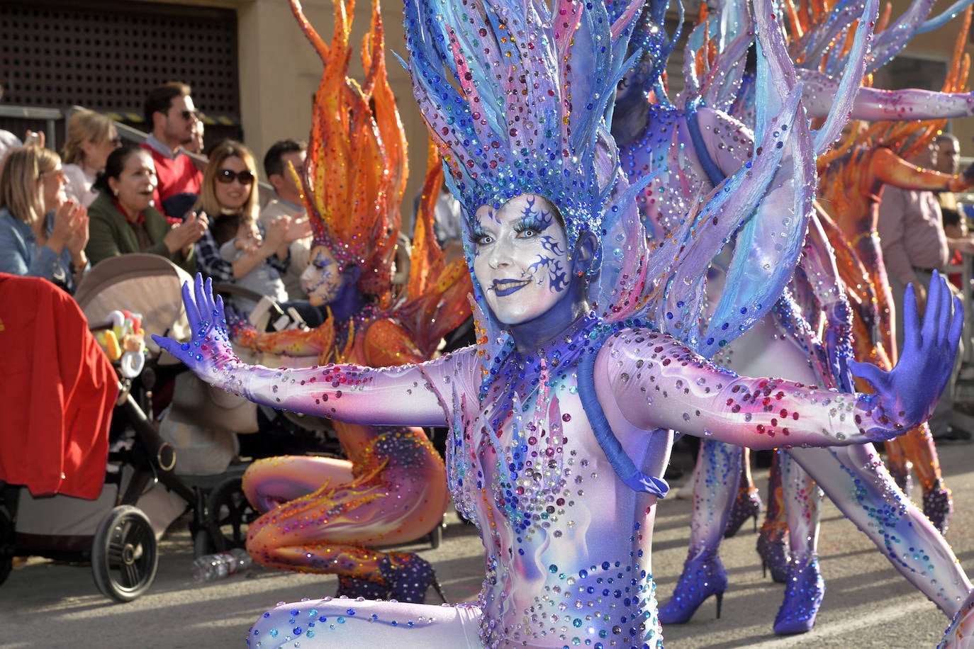 Fotos: Plumas, lentejuelas y sátira en el desfile más importante del Carnaval de Cabezo de Torres