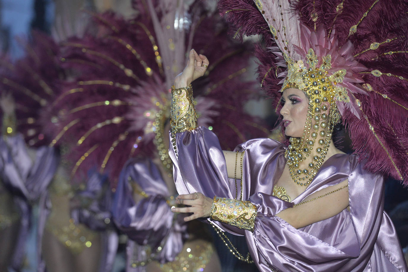 Fotos: Plumas, lentejuelas y sátira en el desfile más importante del Carnaval de Cabezo de Torres