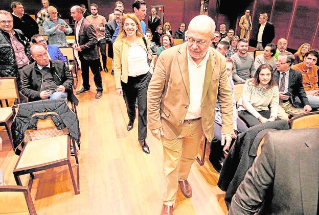 Francisco Igea, el pasado viernes en Murcia, con un centenar de afiliados. 