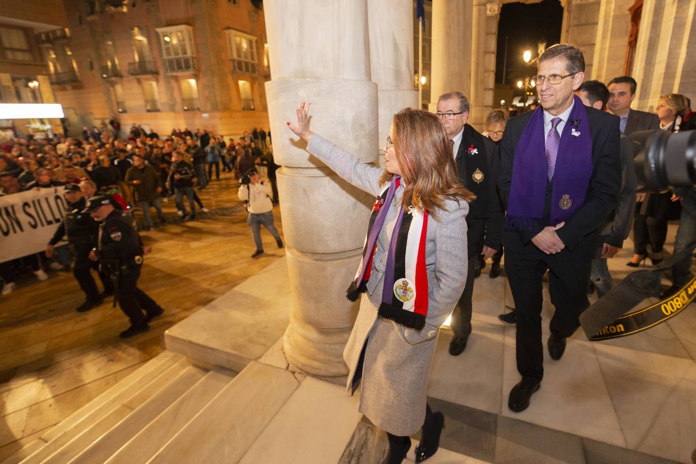Fotos: Un centenar de funcionarios de Cartagena boicotean el acto de La Llamada