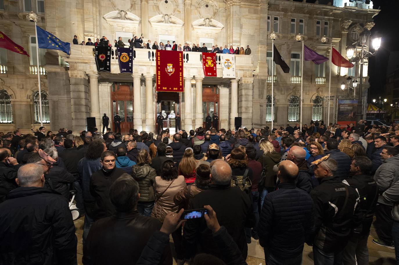 Fotos: Un centenar de funcionarios de Cartagena boicotean el acto de La Llamada
