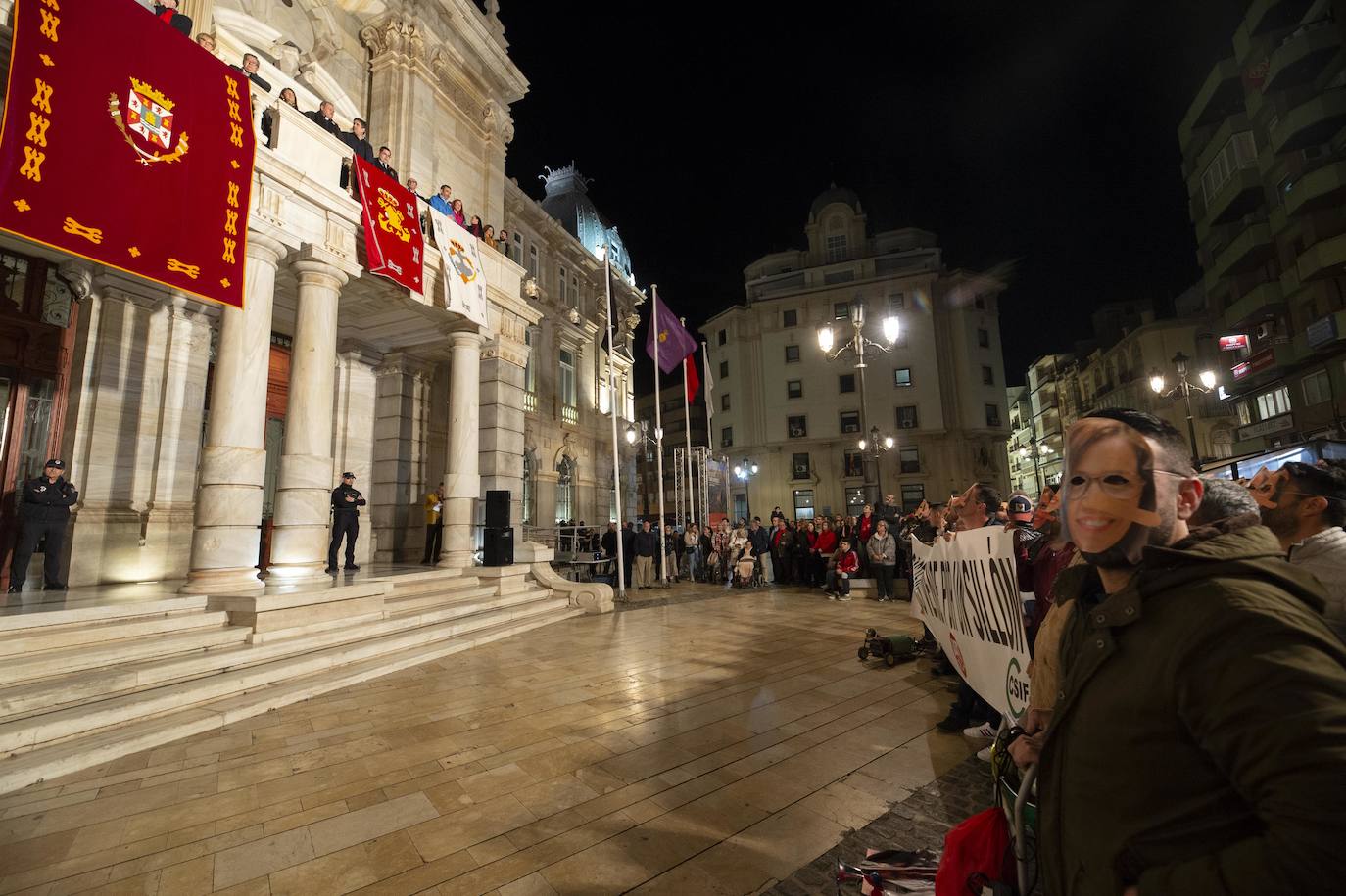 Fotos: Un centenar de funcionarios de Cartagena boicotean el acto de La Llamada